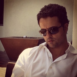 Marcelo Galvão (Rio de Janeiro, December 11, 1973) is graduated in Advertising from FAAP and studied Filmmaking at New York Film Academy. In 2001, he set up the film production company Gatacine. Since then, he directed six feature films: Farewell; Buddies; La Riña, The Pit; Bellini and the Devil; Fourth Grade B; and Side B: How to make a feature film with no money in Brazil. He won over 50 awards in important festivals such as "Best Film" at Gramado Film Festival, São Paulo International Film Festival, International Disability Film Festival Breaking Down Barriers (Russia), Latin-American Film Festival of Trieste (Italy), FESTin - Itinerant Film Festival of Portuguese Language (Portugal) and Brazilian Film Festival of New York. He won the "Best Director" award at Gramado Film Festival (Brazil); Los Angeles Brazilian Film Festival (USA); Brazilian Film & TV Festival of Toronto (Canada); Anápolis Film Festival (Brazil); Diva Film Festival (Chile); Festival Internacional de Cine de Las Tres Fronteras (Argentina) as well as "Best Screenwriter" at Paulínia Film Festival and "Best Editing" at Anápolis Film Festival (both in Brazil).